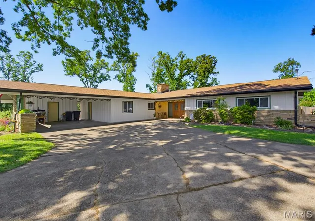 Photo 2 of Single family home for sale at 2025 Woodhaven Rd, Poplar Bluff, MO 63901 | MLS# MIS26030777 | Listing updated on 2026-09-16