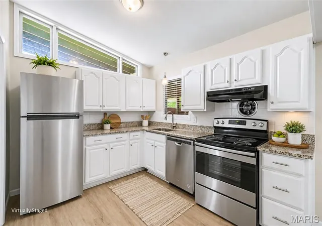 Photo 3 of Single family home for sale at 985 Belmont Ter, Florissant, MO 63033 | MLS# MIS26032935 | Listing updated on 2026-09-17