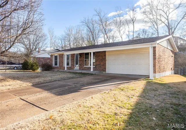 Photo 1 of Sale Pending at 11042 Wylestone Ct, Saint Louis, MO 63126 | MLS# MIS26034111 | Listing updated on 2026-09-16