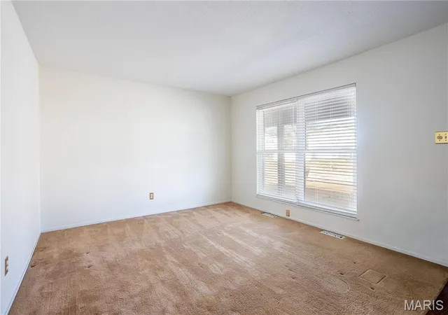 Photo 3 of Sale Pending at 11042 Wylestone Ct, Saint Louis, MO 63126 | MLS# MIS26034111 | Listing updated on 2026-09-16