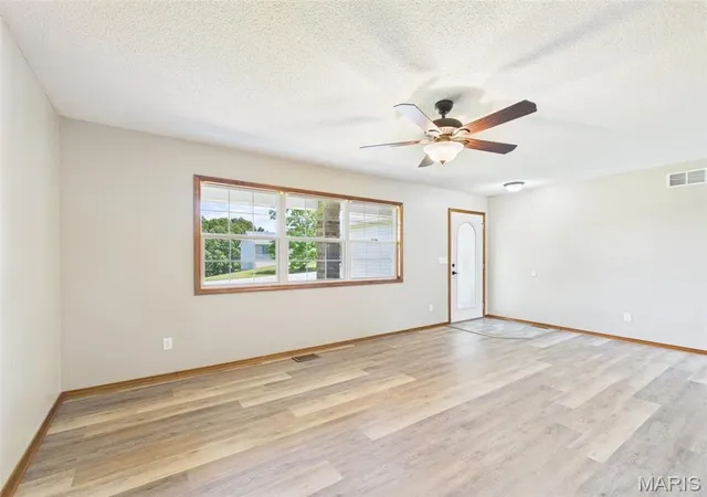 Photo 4 of Single family home for sale at 24625 Spencer Rd, Waynesville, MO 65583 | MLS# MIS26037511 | Listing updated on 2026-09-18