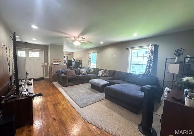 Photo 3 of Single family home for sale at 627 Pine St, Hannibal, MO 63401 | MLS# MIS26037998 | Listing updated on 2026-09-16