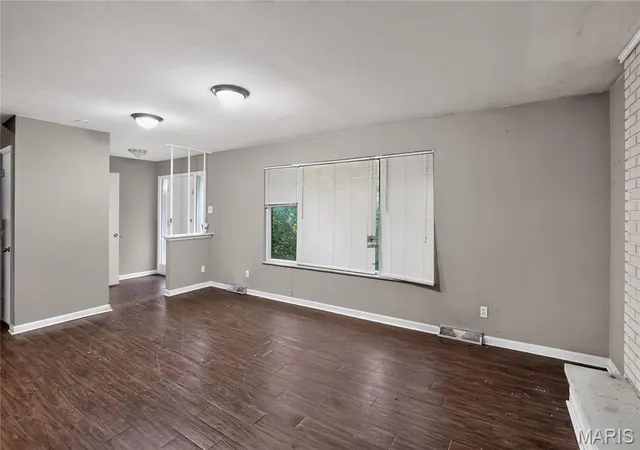 Photo 4 of Sale Pending at 2245 N Elizabeth Ave, Florissant, MO 63033 | MLS# MIS26038526 | Listing updated on 2026-10-27
