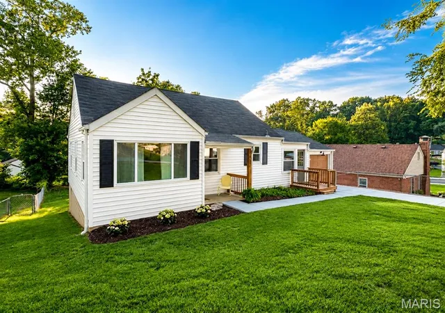Photo 2 of Single family home for sale at 523 N Clay Ave, Saint Louis, MO 63135 | MLS# MIS26038747 | Listing updated on 2026-09-15