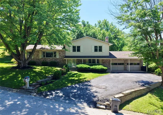 Photo 1 of Single family home for sale at 4 El Rancho Dr, Hannibal, MO 63401 | MLS# MIS26038922 | Listing updated on 2026-09-16