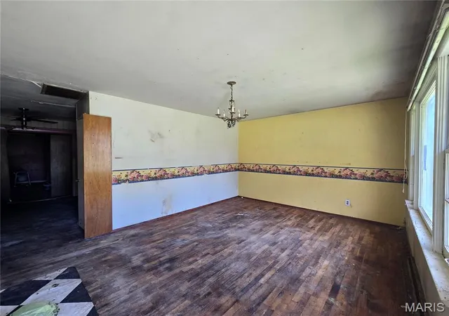 Photo 2 of Sale Pending at 905 S Prairie St, Sikeston, MO 63801 | MLS# MIS26039161 | Listing updated on 2026-09-16