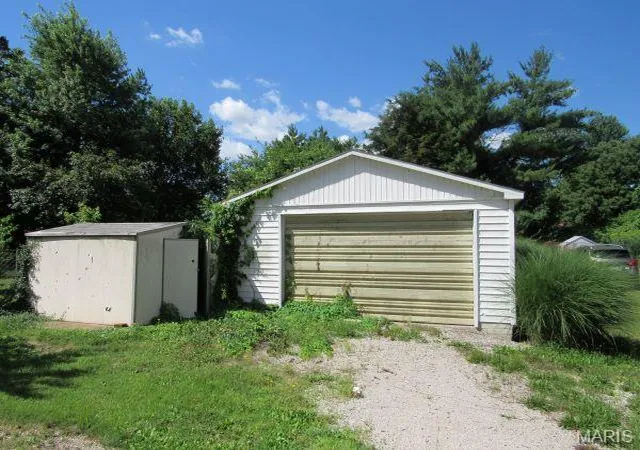 Photo 3 of Single family home for sale at 6024 W B St, Belleville, IL 62223 | MLS# MIS26040157 | Listing updated on 2026-09-17