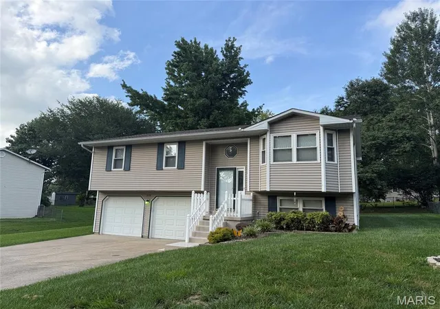 Photo 1 of Single family home for sale at 220 Alpine Dr, Cape Girardeau, MO 63701 | MLS# MIS26042175 | Listing updated on 2026-09-16