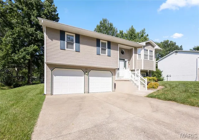 Photo 3 of Single family home for sale at 220 Alpine Dr, Cape Girardeau, MO 63701 | MLS# MIS26042175 | Listing updated on 2026-09-16