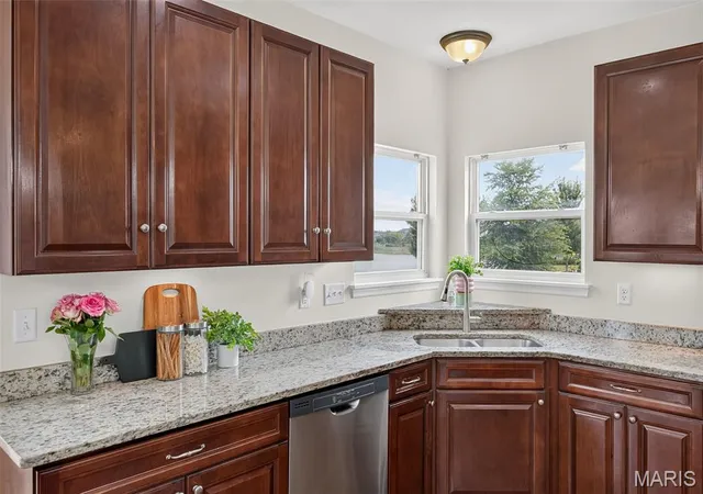 Photo 4 of Single family home for sale at 3293 Bentwater Pl, Saint Charles, MO 63301 | MLS# MIS26042359 | Listing updated on 2026-09-16