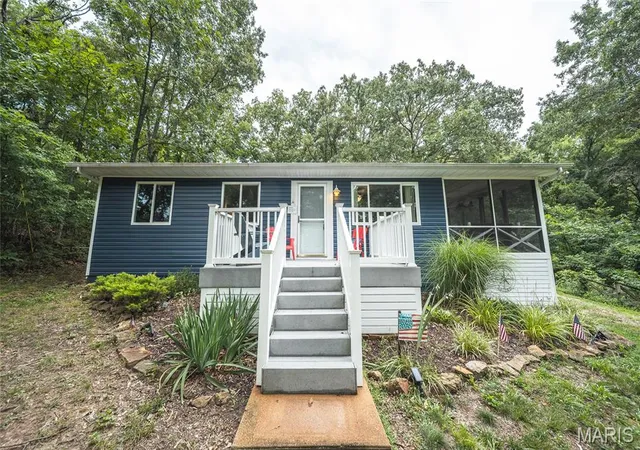 Photo 1 of Single family home for sale at 2214 Lakeshore Dr, Cuba, MO 65453 | MLS# MIS26044260 | Listing updated on 2026-09-27