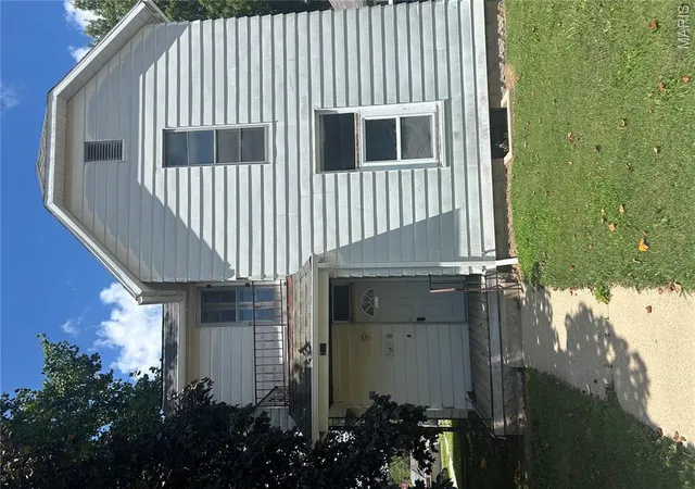 Single family home for sale at 205 N 4Th St., Vandalia, IL 62471 | MLS# MIS26045920