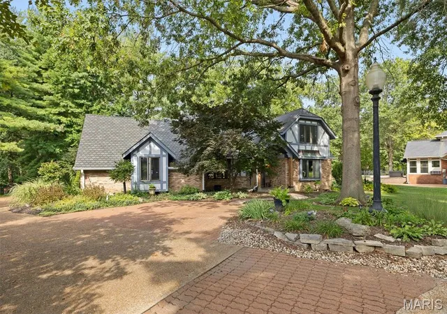 Photo 3 of Single family home for sale at 5 Pinebrook Ct, Edwardsville, IL 62025 | MLS# MIS26046541 | Listing updated on 2026-09-16
