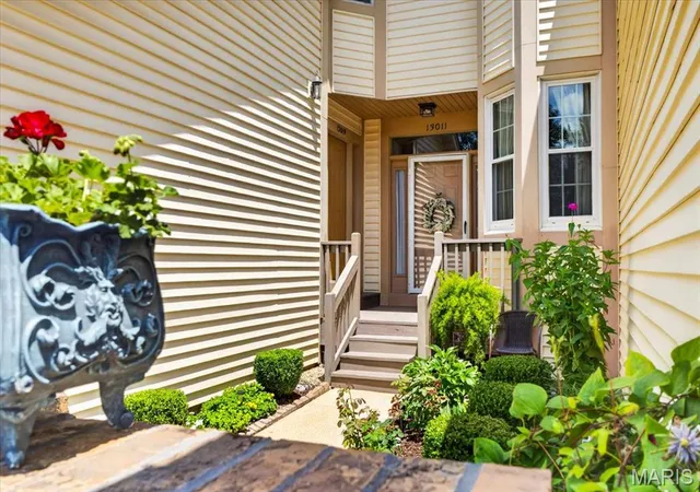 Photo 2 of Townhouse for sale at 13015 Autumn Flds Ct, Saint Louis, MO 63146 | MLS# MIS26046669 | Listing updated on 2026-10-01