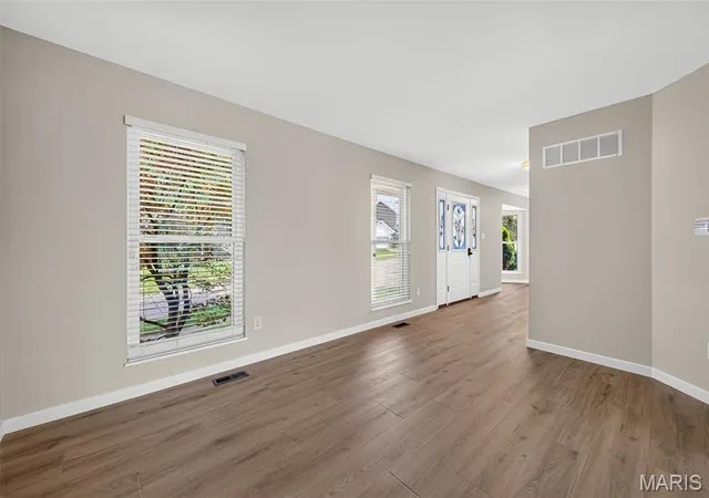 Photo 4 of Single family home for sale at 1525 Atlantic Crossing Dr, Fenton, MO 63026 | MLS# MIS26046671 | Listing updated on 2026-09-30