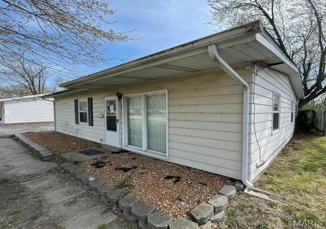 Photo 2 of Single family home for sale at 128 Saint Thomas Ln, East Saint Louis, IL 62206 | MLS# MIS26047268 | Listing updated on 2026-09-16