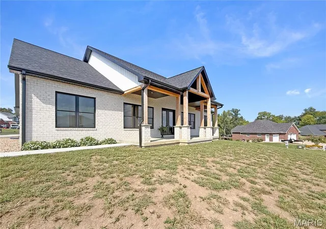 Photo 3 of Single family home for sale at 10116 Norwoods Ct, Hannibal, MO 63401 | MLS# MIS26048083 | Listing updated on 2026-09-16