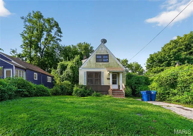 Photo 1 of Single family home for sale at 422 Scenic Dr, Saint Louis, MO 63137 | MLS# MIS26048125 | Listing updated on 2026-09-30