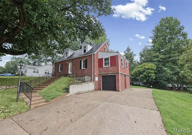 Single family home for sale at 121 Rosewood Ln, East Alton, IL 62024 | MLS# MIS26048171