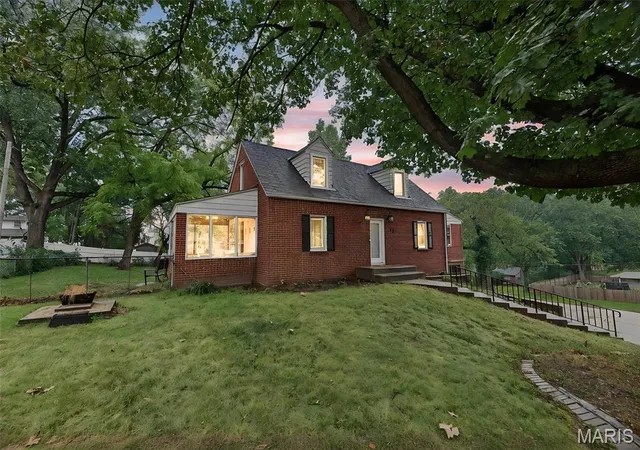 Photo 3 of Single family home for sale at 121 Rosewood Ln, East Alton, IL 62024 | MLS# MIS26048171 | Listing updated on 2026-09-30