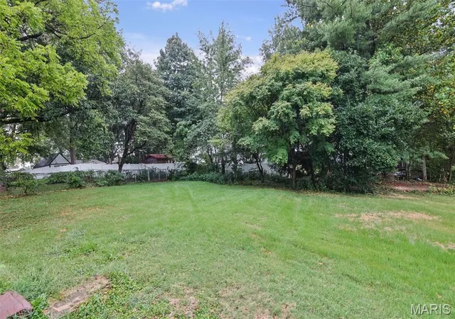 Photo 4 of Single family home for sale at 121 Rosewood Ln, East Alton, IL 62024 | MLS# MIS26048171 | Listing updated on 2026-09-30