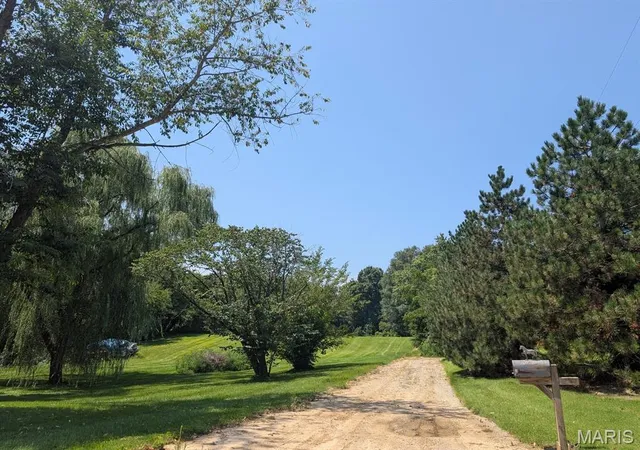 Photo 2 of Sale Pending at 7345 Arke Dr, Belleville, IL 62223 | MLS# MIS26048943 | Listing updated on 2026-09-17