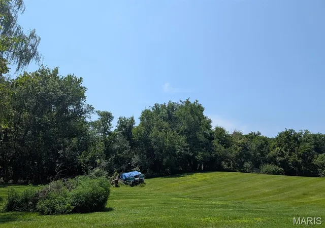 Photo 3 of Sale Pending at 7345 Arke Dr, Belleville, IL 62223 | MLS# MIS26048943 | Listing updated on 2026-09-17