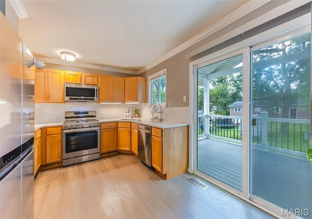 Photo 4 of Single family home for sale at 9 Lori Cir, Maryland Heights, MO 63043 | MLS# MIS26049917 | Listing updated on 2026-09-28