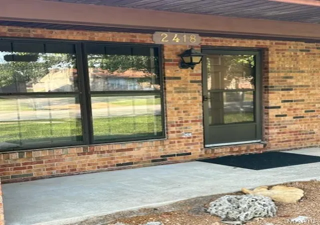 Photo 3 of Single family home for sale at 2418 College Dr, Belleville, IL 62221 | MLS# MIS26049940 | Listing updated on 2026-09-22