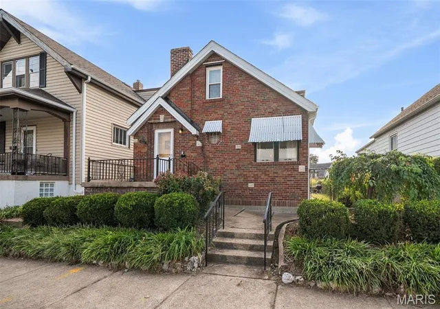 Photo 3 of Sale Pending at 6622 Macklind Ave, Saint Louis, MO 63109 | MLS# MIS26049951 | Listing updated on 2026-10-14