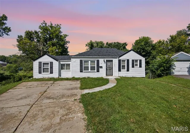 Photo 2 of Single family home for sale at 41 Henquin Dr, Saint Louis, MO 63135 | MLS# MIS26049960 | Listing updated on 2026-09-09