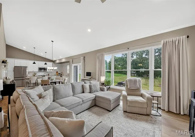 Photo 4 of Sale Pending at 1001 Patricia Ann Dr, Wentzville, MO 63385 | MLS# MIS26050237 | Listing updated on 2026-09-16