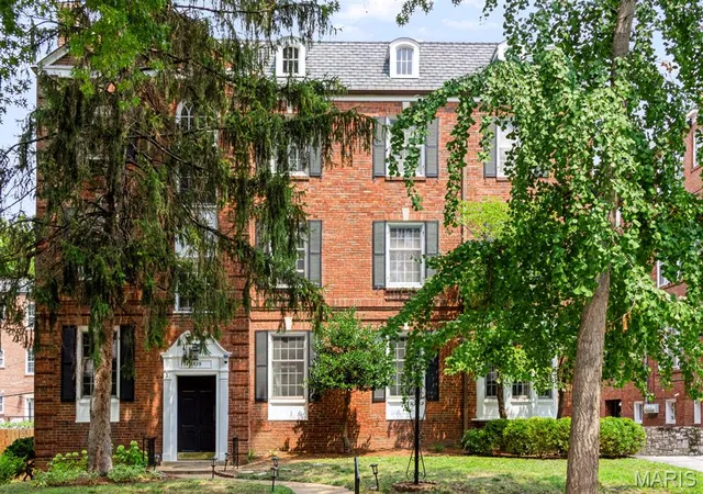 Photo 2 of Condo for sale at 7529 Wellington Wy #3, Saint Louis, MO 63105 | MLS# MIS26050741 | Listing updated on 2026-09-28