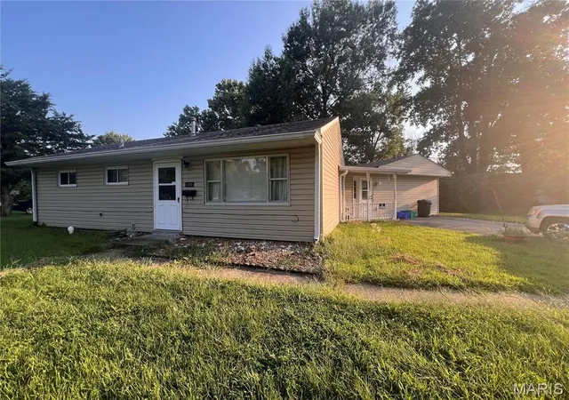 Photo 3 of Single family home for sale at 3900 N Park Dr, Belleville, IL 62226 | MLS# MIS26051139 | Listing updated on 2026-09-18
