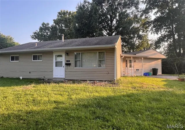 Photo 3 of Sale Pending at 3900 N Park Dr, Belleville, IL 62226 | MLS# MIS26051139 | Listing updated on 2026-09-28