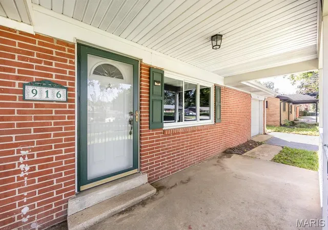 Photo 3 of Single family home for sale at 916 Peony Dr, Belleville, IL 62220 | MLS# MIS26051209 | Listing updated on 2026-10-01