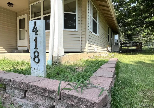 Photo 2 of Single family home for sale at 418 Forest Ln, Saint James, MO 65559 | MLS# MIS26051321 | Listing updated on 2026-09-28
