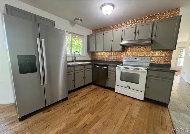 Photo 3 of Single family home for sale at 418 Forest Ln, Saint James, MO 65559 | MLS# MIS26051321 | Listing updated on 2026-09-28
