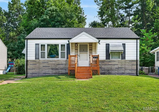 Photo 1 of Single family home for sale at 9818 Eastbrook Dr, Saint Louis, MO 63114 | MLS# MIS26051430 | Listing updated on 2026-09-16