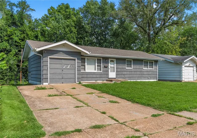 Photo 1 of Single family home for sale at 104 Fenwick Dr, Saint Louis, MO 63135 | MLS# MIS26051650 | Listing updated on 2026-09-25
