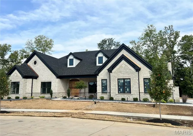 Photo 1 of Single family home for sale at 753 Silver Buck Ln, Chesterfield, MO 63005 | MLS# MIS26051672 | Listing updated on 2026-09-17