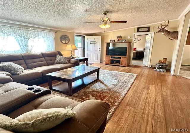 Photo 3 of Sale Pending at 560 Main St, Leslie, MO 63056 | MLS# MIS26051957 | Listing updated on 2026-09-18