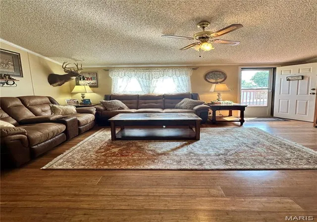 Photo 4 of Sale Pending at 560 Main St, Leslie, MO 63056 | MLS# MIS26051957 | Listing updated on 2026-09-18