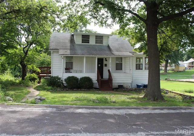 Photo 1 of Sale Pending at 2312 Burns Ave, Saint Louis, MO 63114 | MLS# MIS26052044 | Listing updated on 2026-09-16