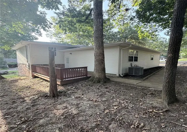 Photo 3 of Single family home for sale at 1609 Sylvan Dr, Poplar Bluff, MO 63901 | MLS# MIS26052116 | Listing updated on 2026-09-18