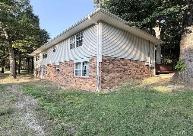 Photo 3 of Single family home for sale at 1609 Sylvan Dr, Poplar Bluff, MO 63901 | MLS# MIS26052116 | Listing updated on 2026-09-23