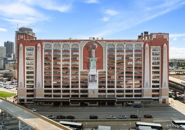 Photo 1 of Condo for sale at 400 S 14th St #906, Saint Louis, MO 63103 | MLS# MIS26052156 | Listing updated on 2026-10-16