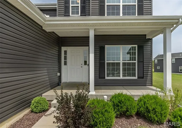 Photo 2 of Single family home for sale at 812 Colony Ridge Ct, Foristell, MO 63348 | MLS# MIS26052389 | Listing updated on 2026-09-29