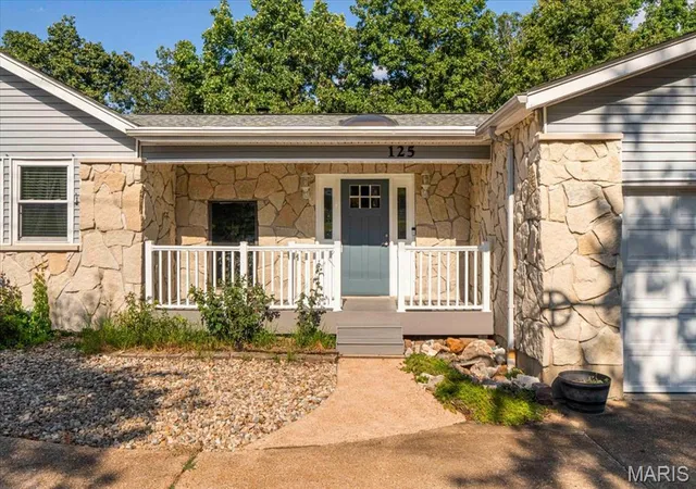 Photo 3 of Single family home for sale at 125 Strecker Rd, Ellisville, MO 63011 | MLS# MIS26052528 | Listing updated on 2026-09-17