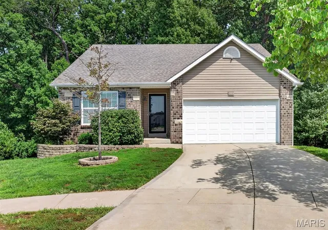 Photo 1 of Sale Pending at 141 Katie Lynn Ct, Wentzville, MO 63385 | MLS# MIS26052642 | Listing updated on 2026-09-16